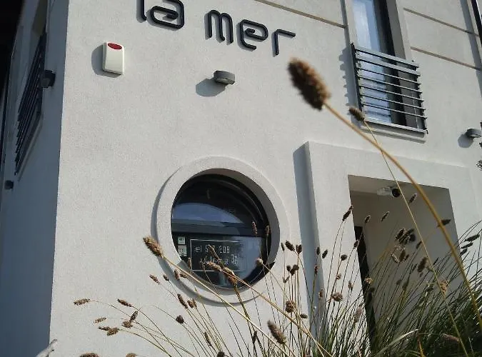 منزل للإقامة La Mer-balia Z Jacuzzi, Sauna ,klimatyzacja ,rowery أوستكا