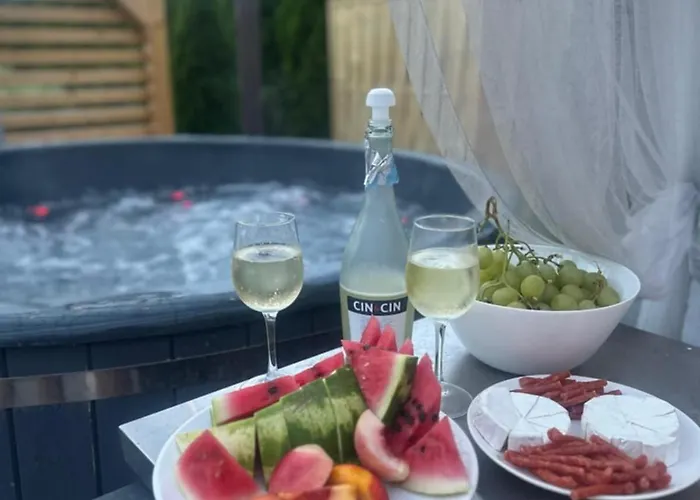 منزل للإقامة La Mer-balia Z Jacuzzi, Sauna ,klimatyzacja ,rowery أوستكا